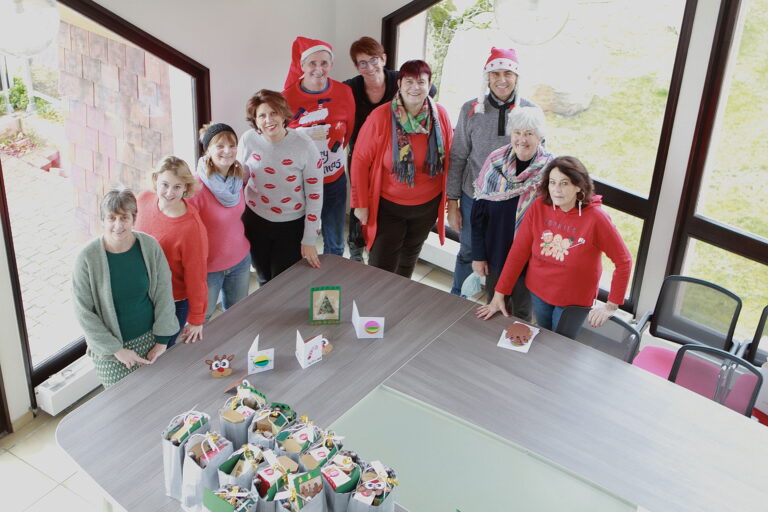 Membres du CCAS de Loisin et colis de Noël
