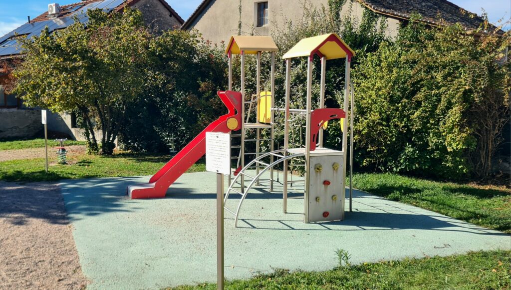 Aire de jeux pour enfants à Loisin