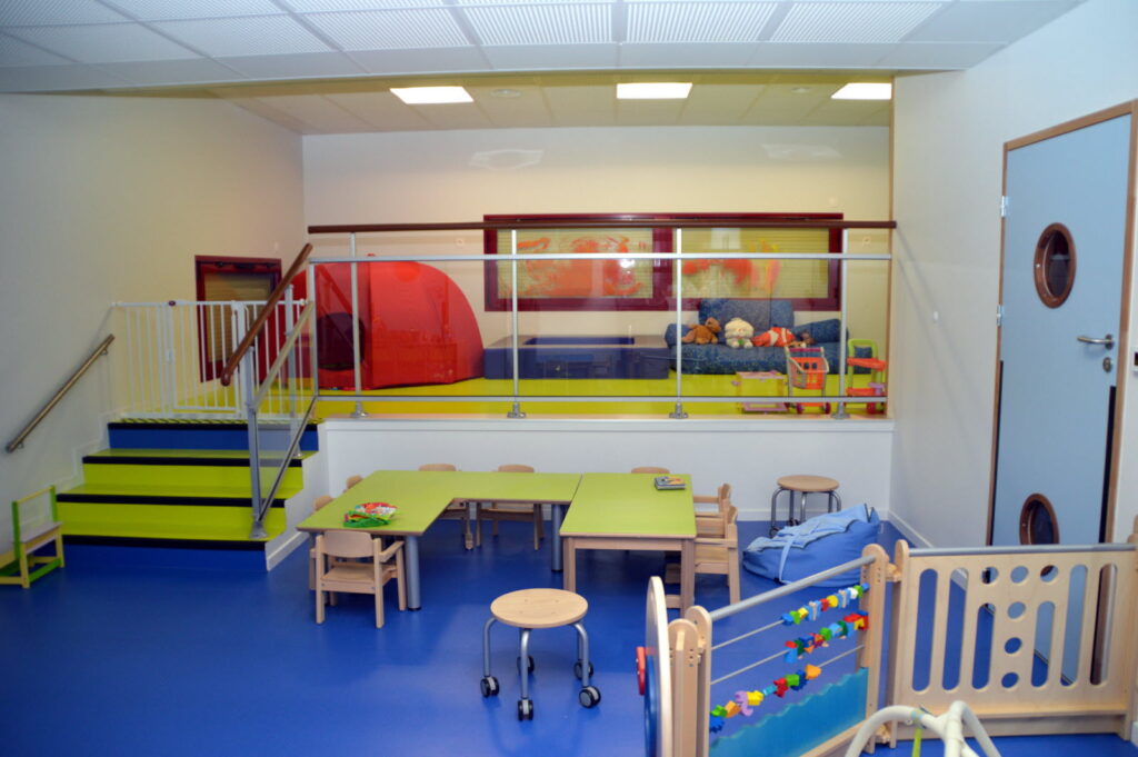 La salle collective de la micro-crèche « Les Pousses Vertes »